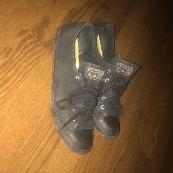 Converse shoes - Picture 1 of 3